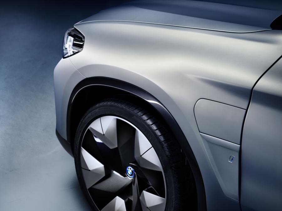 Эскиз BMW Concept iX3 2018 года  (фото 17 из 17)